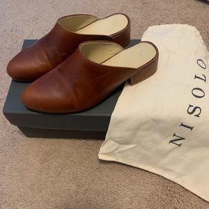 Nisolo heeled mule